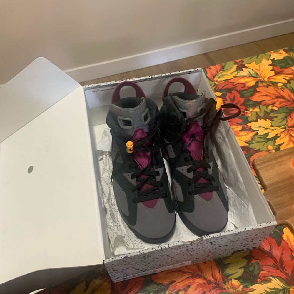 Jordan 6 Bordeaux size 8.5